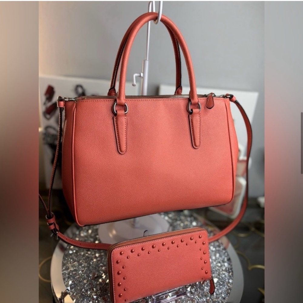 🌟COACH 🌟Storypatch Coral Studded
Leather Surrey Bag & Wallet Set F55600/EUC - Picture 6 of 16